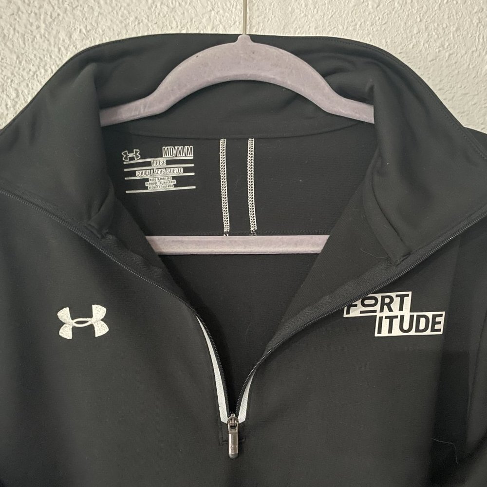 Under Armour Fortitude Loose Fit Black Long Sleeve. Medium. - Picture 3 of 8